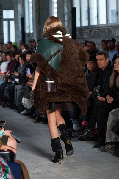 Look 90